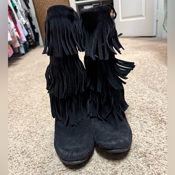 Minnetonka black fringe boots - Picture 1 of 3
